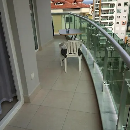 Apartamento Уютная 1+1
